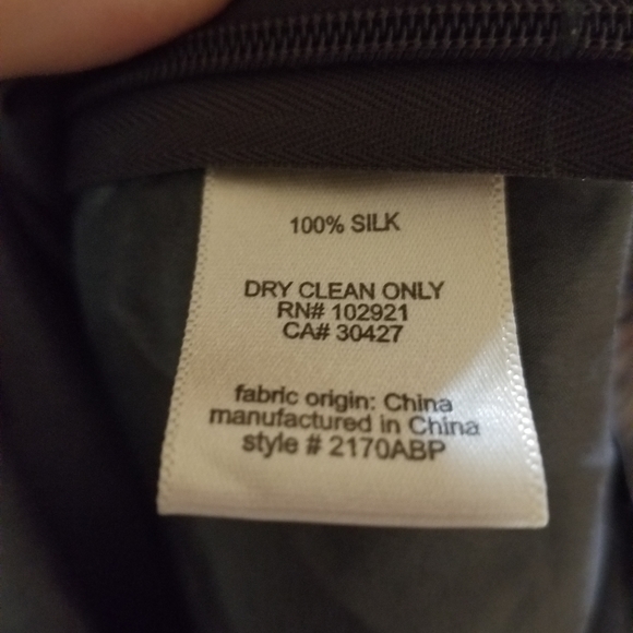 DEVELOPMENT BY ERICA DAVIES gray silk print top - Picture 8 of 8